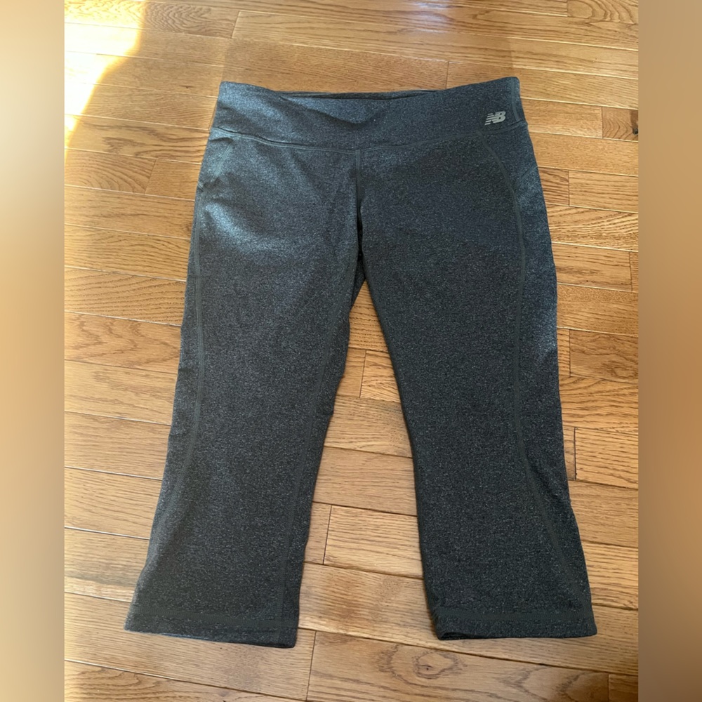 New Balance women’s Capris , size large, grey. Great condition.